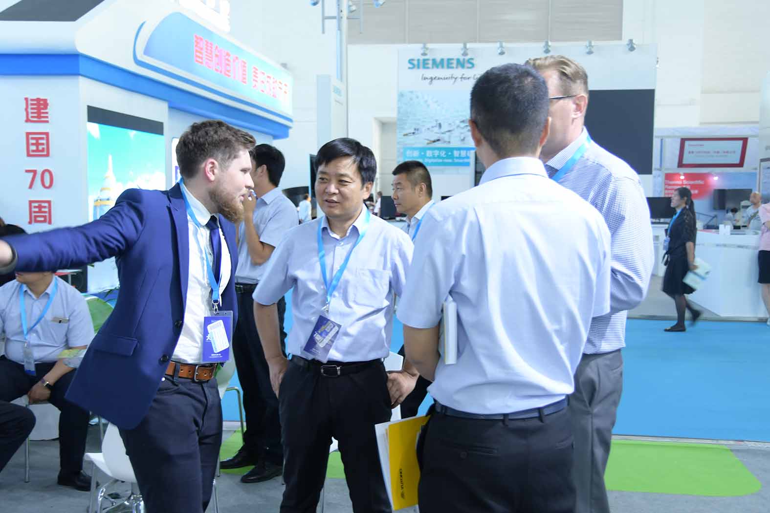 引領(lǐng)未來▲宇通純電動礦用車閃耀2019CIME展會