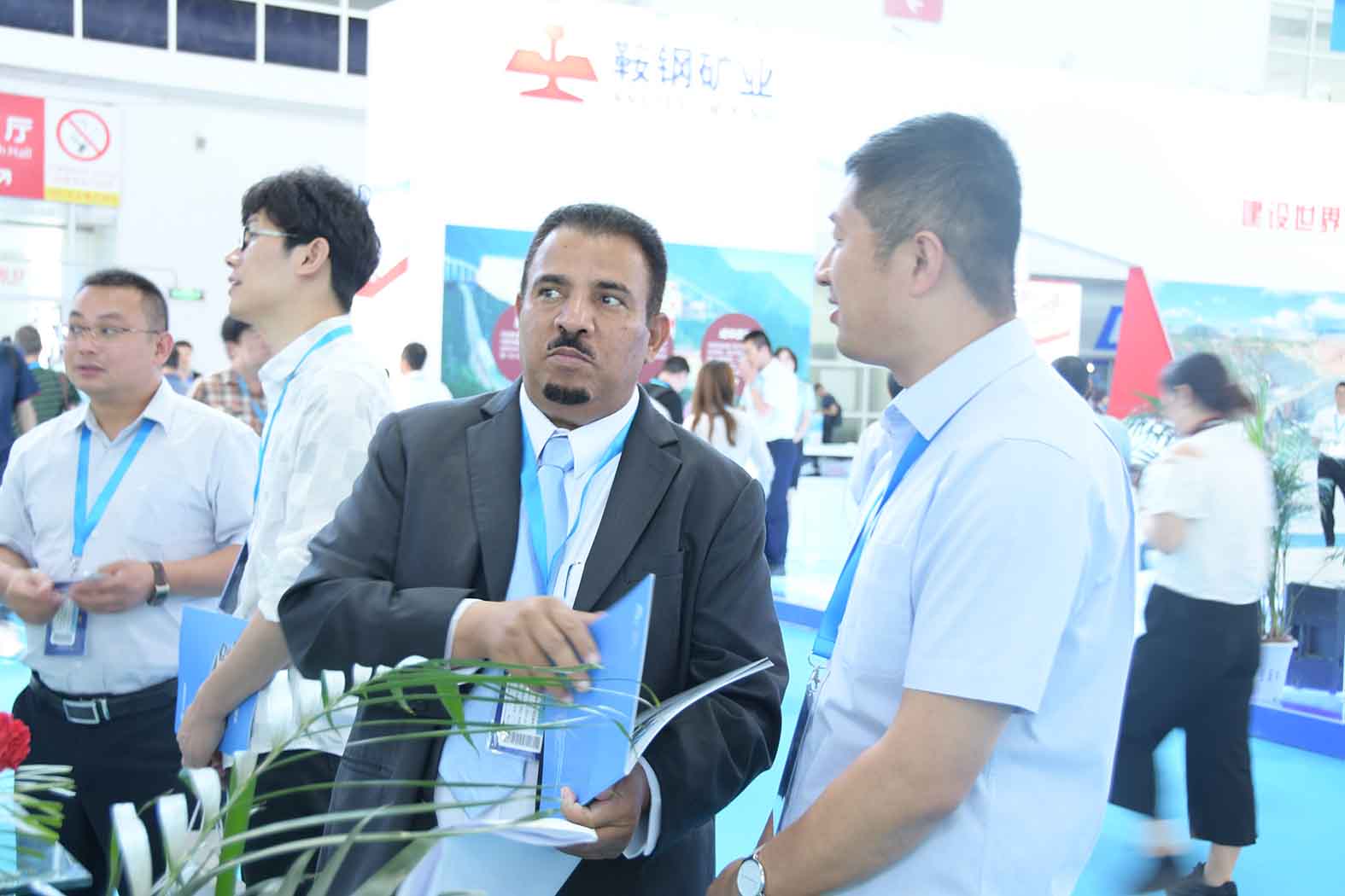 引領(lǐng)未來▲宇通純電動礦用車閃耀2019CIME展會