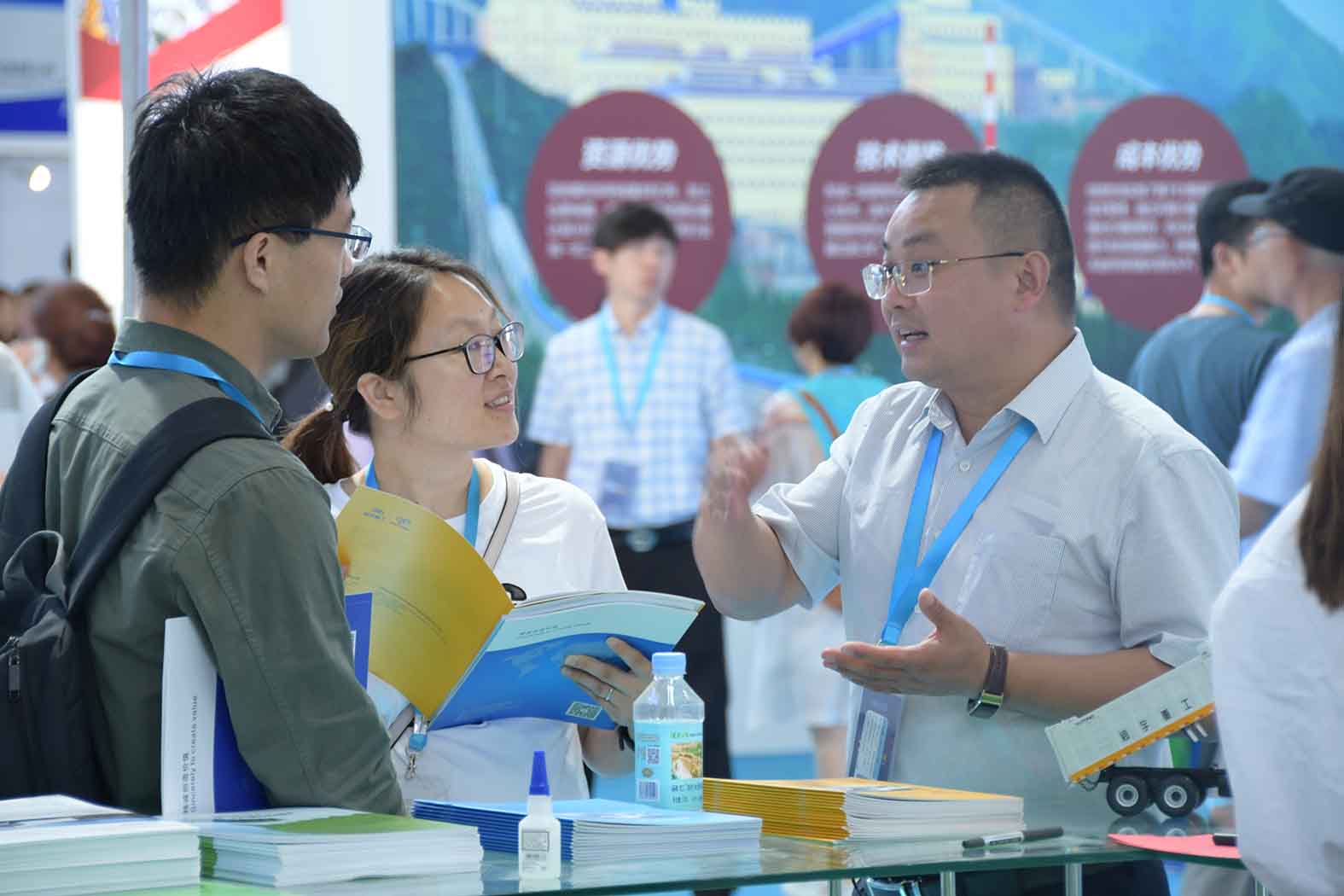 引領(lǐng)未來▲宇通純電動礦用車閃耀2019CIME展會