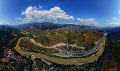 元蔓高速(紅河段)全線通車，30多臺宇通橋檢車保駕護航！